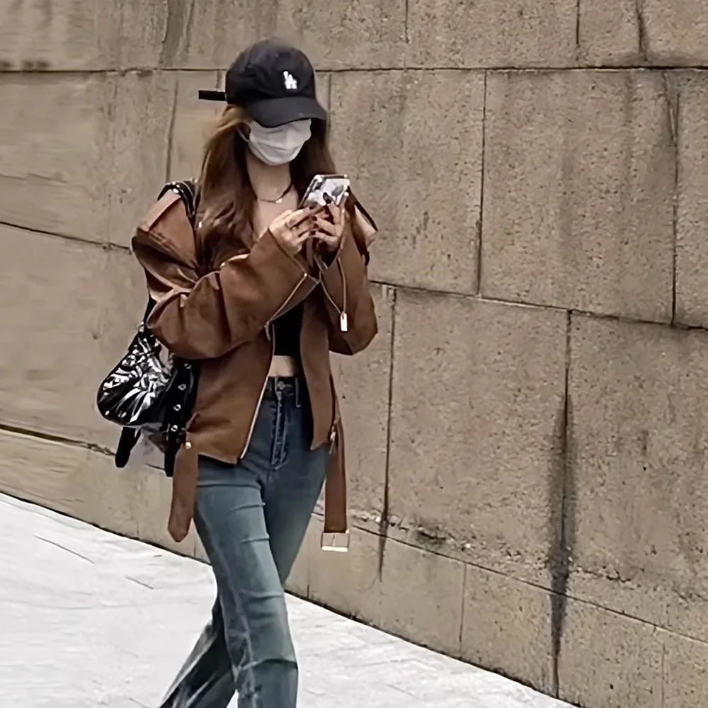 Chaqueta de gamuza coreana para mujer, chaqueta de cuero de manga larga con cremallera sólida, abrigo corto Delgado marrón, locomotora de PU, otoño e invierno, nuevo