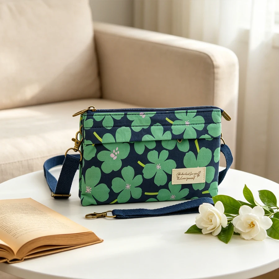 New multi-layered flower-shaped crossbody purse for women - a stylish daily bag for the fashionable lady.