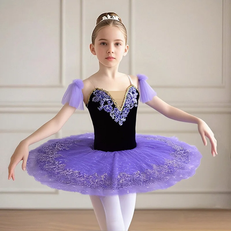 زي الباليه الرومانسي يغلق الفتيات على البحيرة الوطنية المهنية الباليه الباليه الفتيات تظهر بانوراما الباليه للأطفال