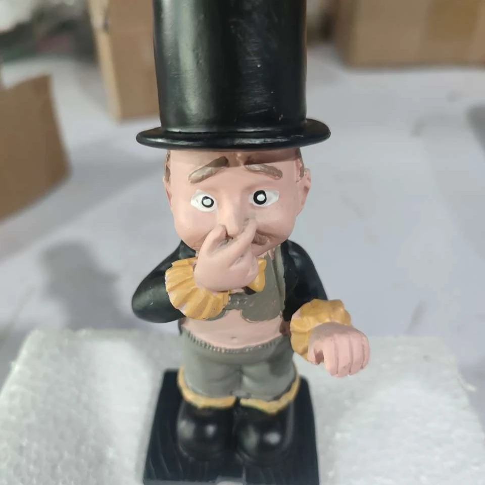 Resin Toilet Butler Statue Ornament Charming Funny Bathroom Tissue Holder Statue Crafts Home Supplies Halloween Decoration Gift