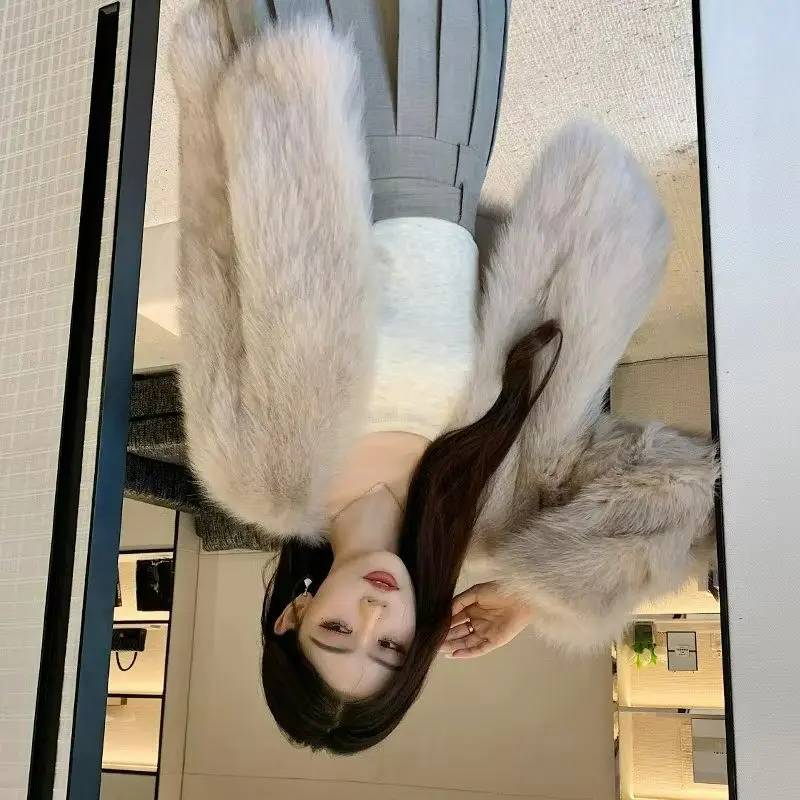 

Новая корейская эко-куртка из искусственного меха с карманами, осень-зима 2026, стильная и шикарная, для женщин, короткая меховая верхняя одежда, элегантный V-образный вырез