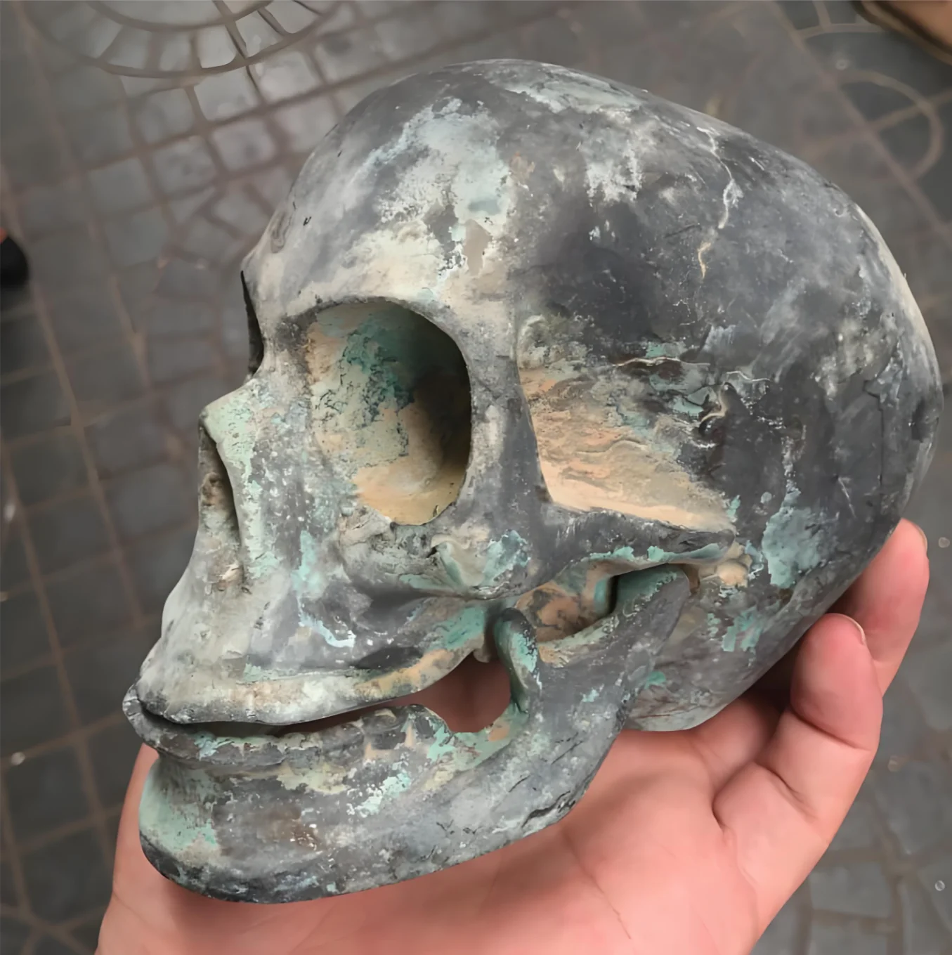 

Precious bronze sculptures, skulls, decorations, and various bronze elephant jewelry display items