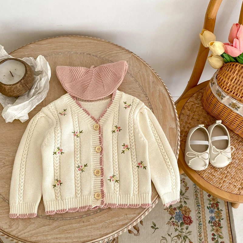 New autumn baby clothing, versatile cotton yarn, 0-3-year-old girl baby small floral embroidered long sleeved knitted jacket