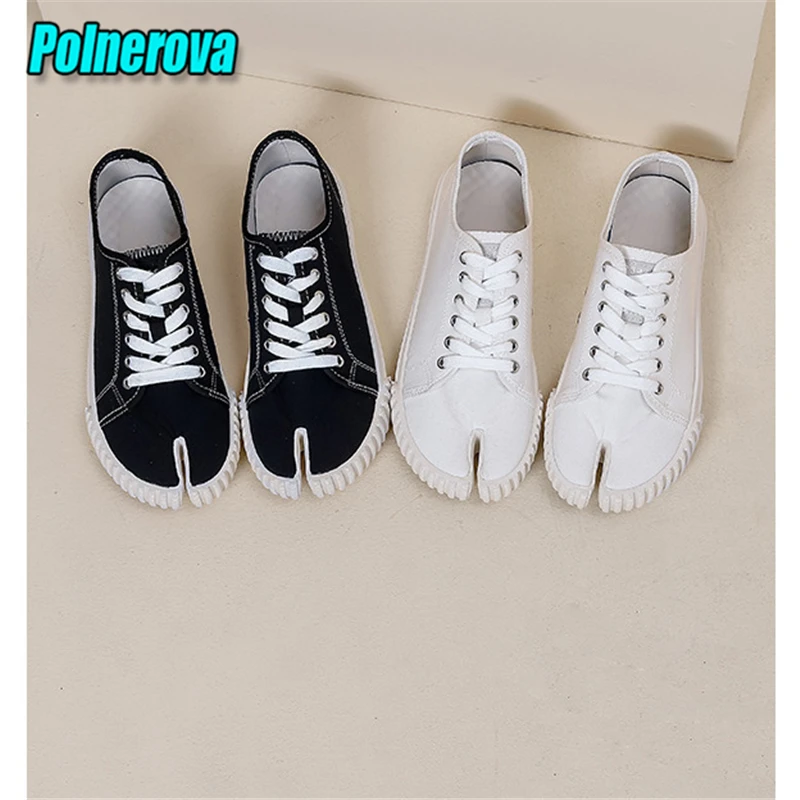 Women's Tabi Canvas Shoes Split Toe Lace-Up Flats Casual Shoes Fashion Brand Design Black White Sneakers Daily Walking Shoes