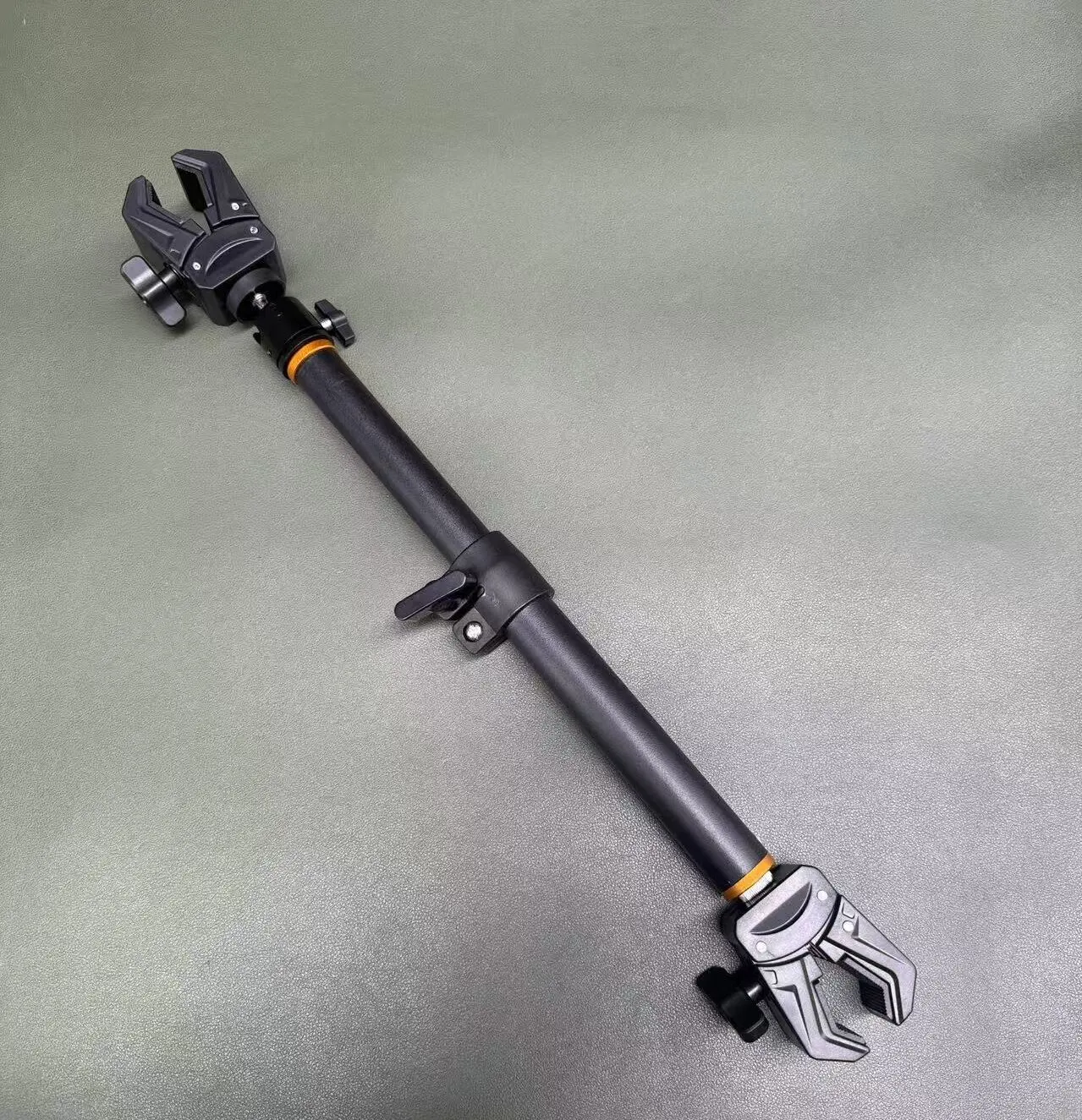 Universeller Doppelkopf-Selfie-Stick mit Gimbal-Stabilisator, 360°-Rotation, Metallverstärkte Klemme, Verlängerungsstange