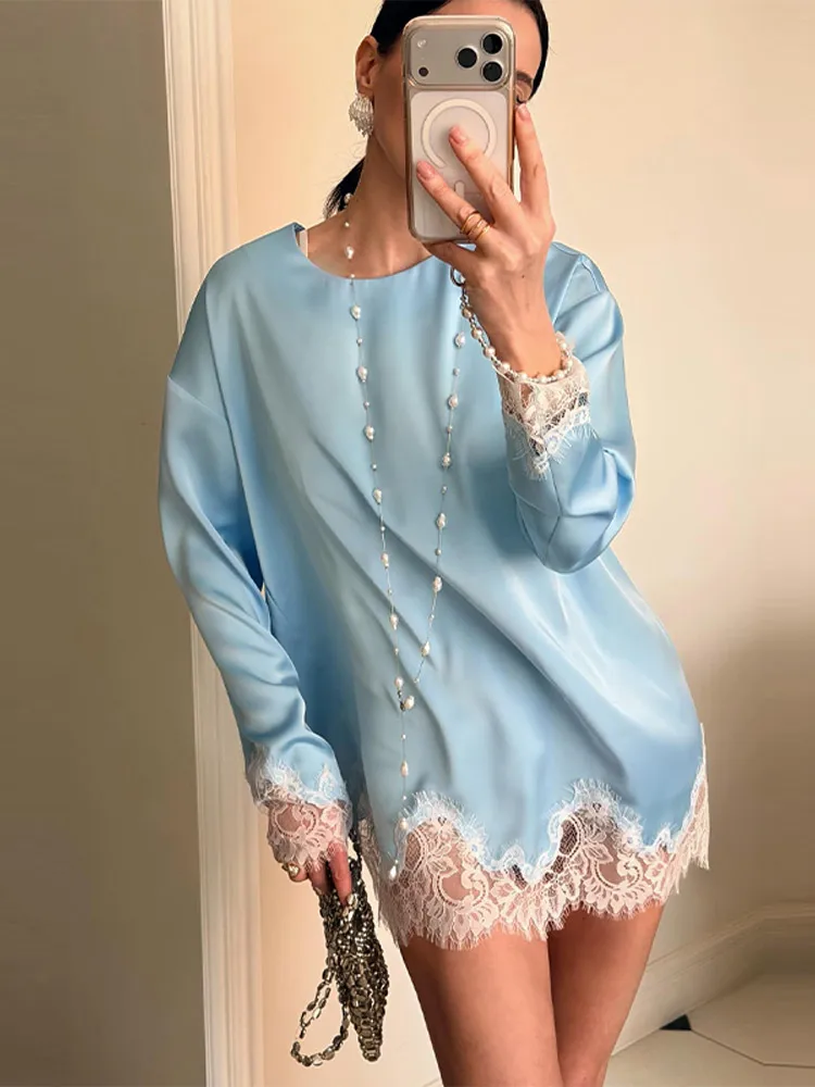 Lässiges Damen-Satin-Oberteil mit schickem Spitzen-Patchwork, langen Ärmeln, O-Ausschnitt, lockerer Passform, modisches Damen-T-Shirt, einfarbig, Streetwear, Sommer 2026