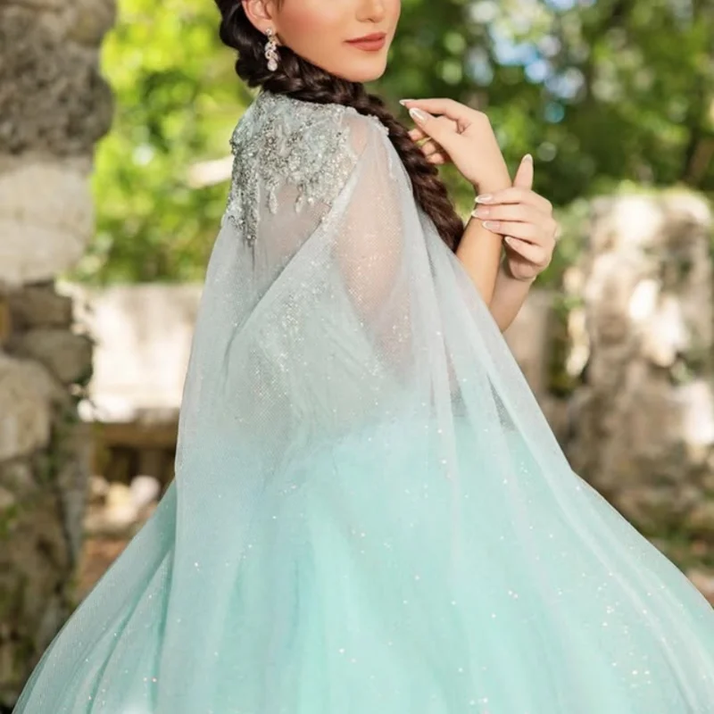 فساتين Quinceanera مخصصة باللون الأخضر النعناعي قبالة الكتف ملصق طويل الذيل تول فيستدو 15 Quinceanera
