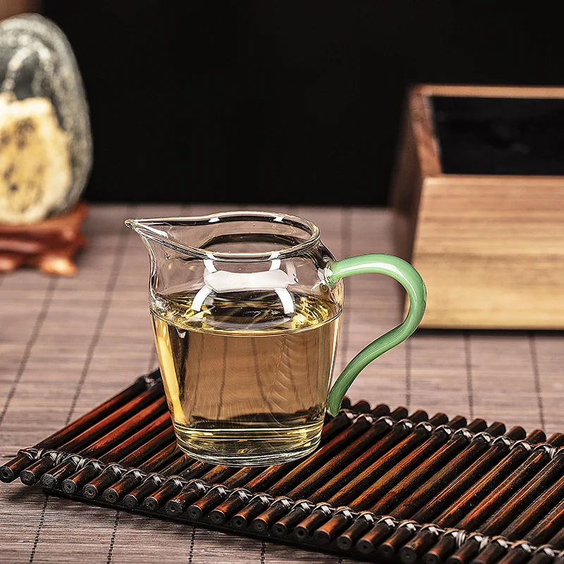 Glass Black Thickened Bottom Kung Fu Set Ceremony Accessories Sharing Tea Brewing Creative Gongdao Cup