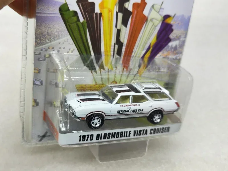 1:64 1970 Oldsmobile Vista Cruiser High Simulation Diecast Car Metal Alloy Model Car kids toys collection gifts W864