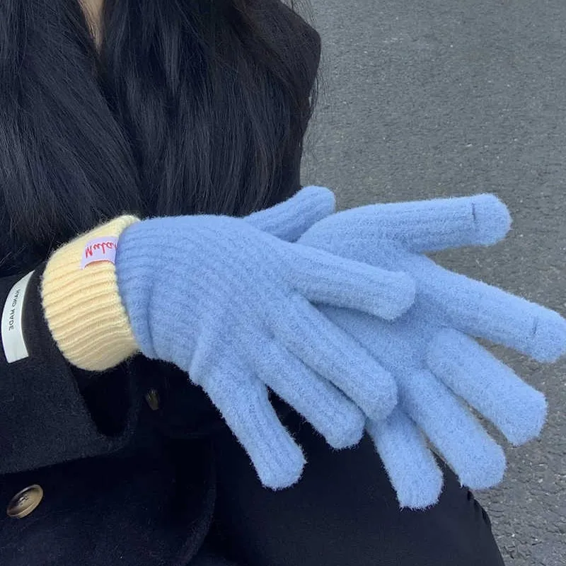 Women's Touch Screen Gloves Are Thick, Warm, and Cold Resistant in Winter. Finger Gloves Are Comfortable and Soft