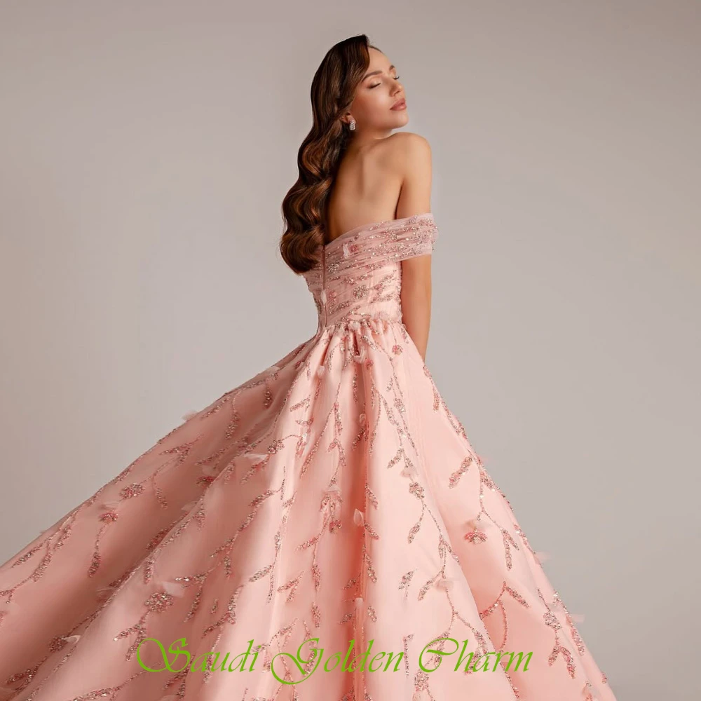 Abito da sera semplice in raso rosa personalizzato Abito da festa semplice con scollo a barca e spalle scoperte Abito da ballo classico con strascico a cappella a trapezio