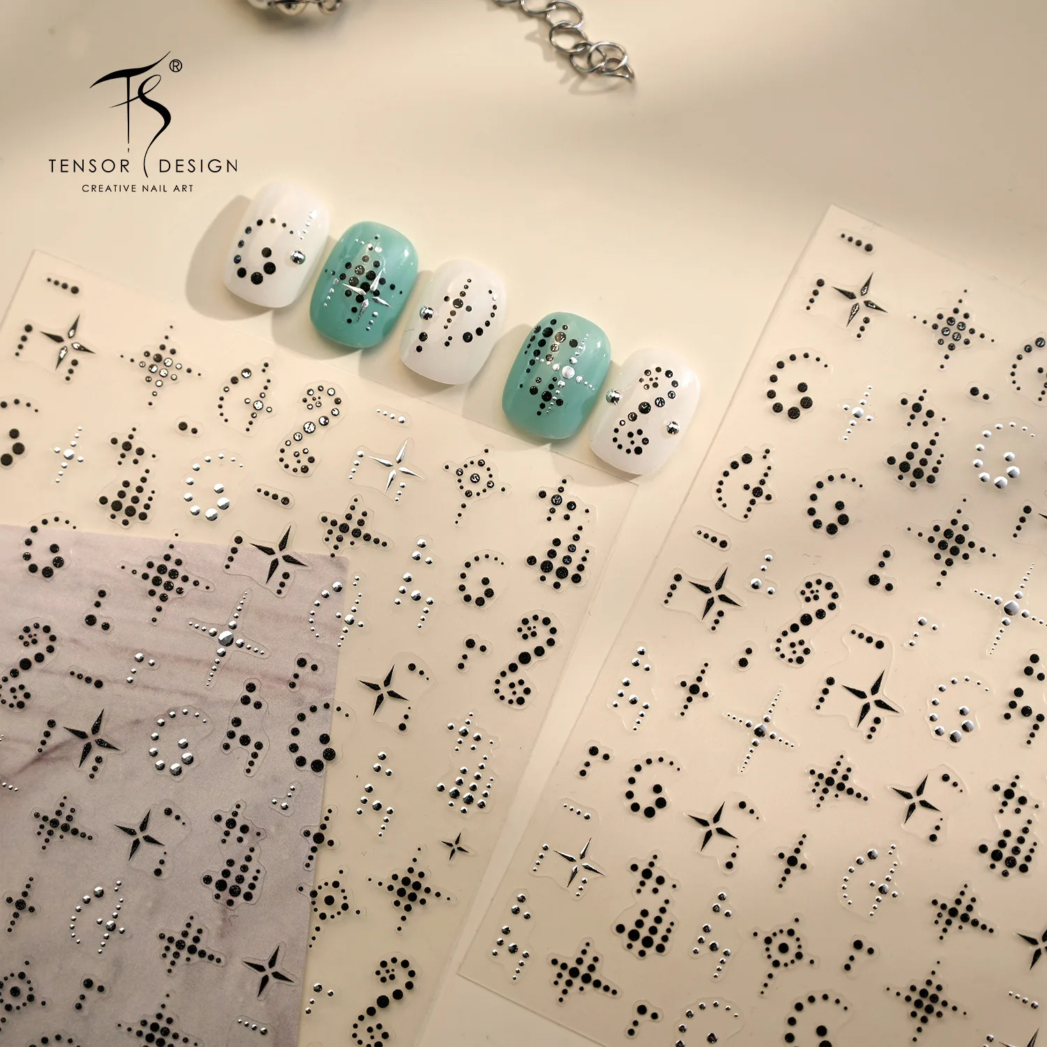 Adesivos e Decalques para Unhas Y2K com Estampas de Punk, Poá, Estrelas, Constelações, Totens, Flores, Folhas, Cobras, Lua, Borboletas, Planetas, Correntes, Corações e Gemas