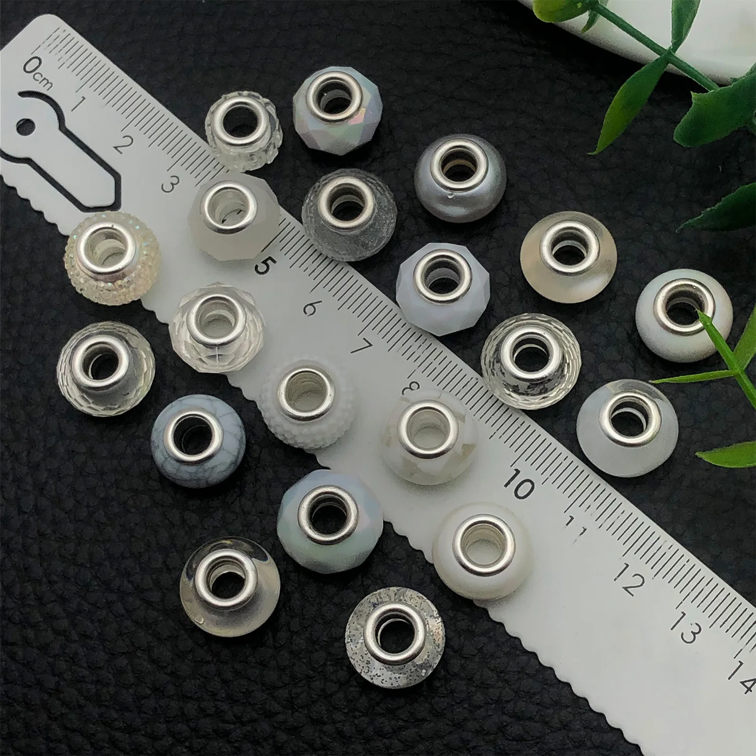 Juego de 20 piezas de cuentas de resina blanca con agujeros grandes, perfecto para joyería hecha a mano como collares, pulseras y pendientes"