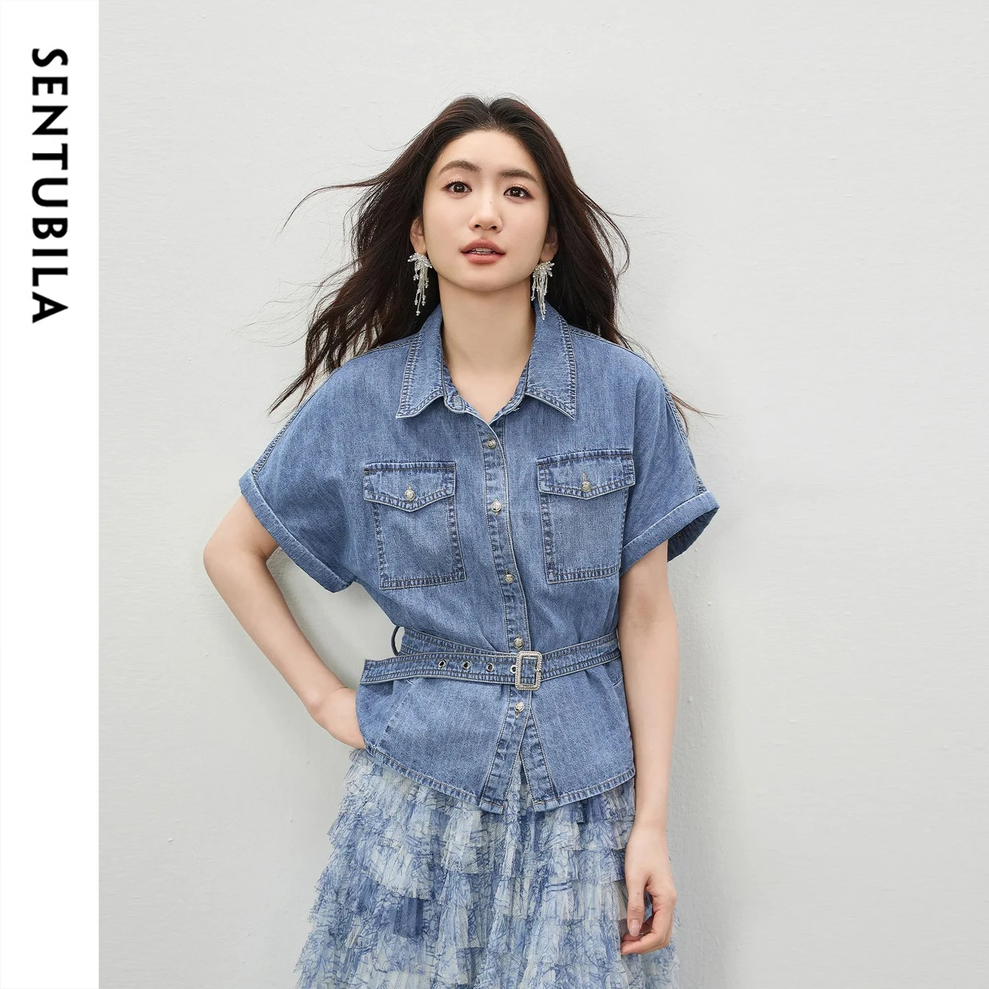 SENTUBILA Damen-Jeanshemd 2026 Sommer Reverskragen Abnehmbarer Gürtel Aufrollbare Manschette Kurzarm Reine Baumwolle Lässige Bluse W62CD6910