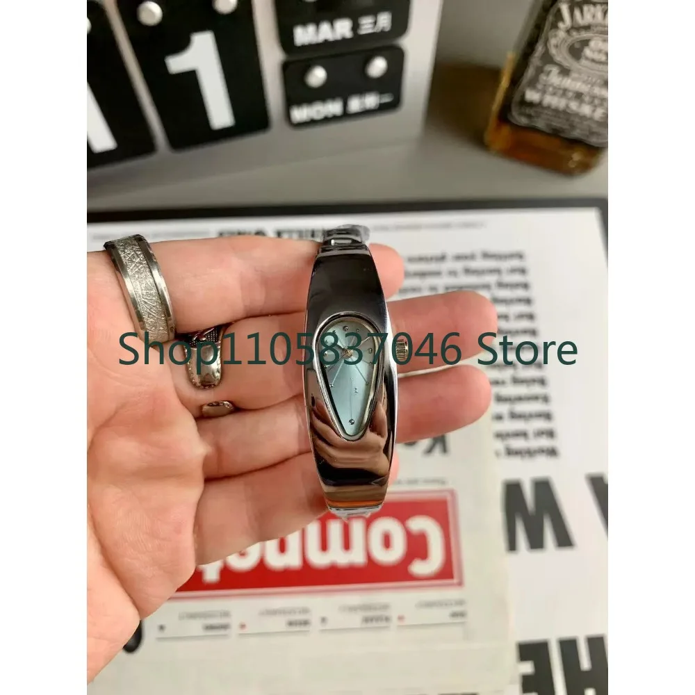 Stylish men's and women's personalized vintage bracelet watch