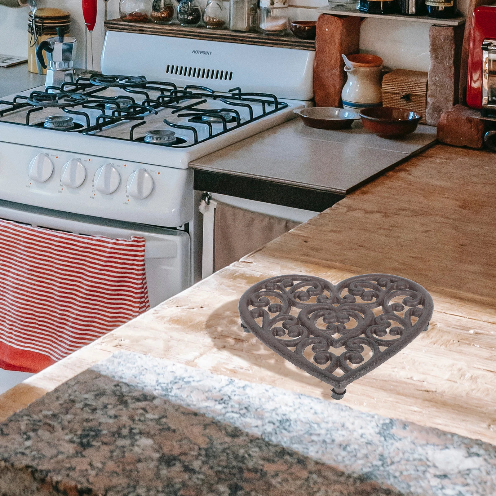 

Heart Shaped Heat Insulated Pad Pad Cast Iron Heat Resistant Hollow Tableware Mat Decorative Placemat Dining Supplies