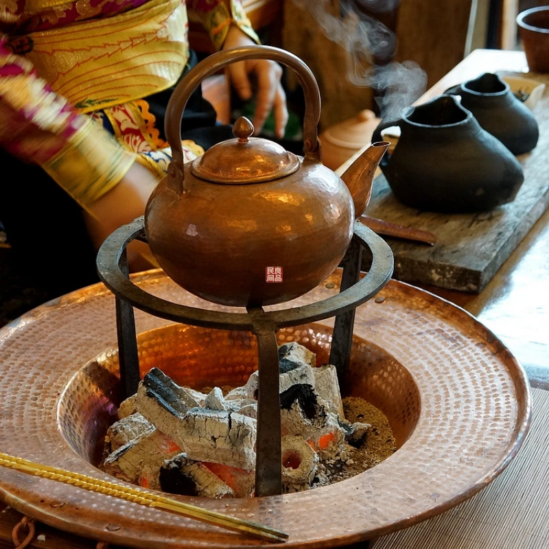 Red copper brazier, traditional hand-beaten red copper autumn and winter roasted tea to make tea for heating in winter