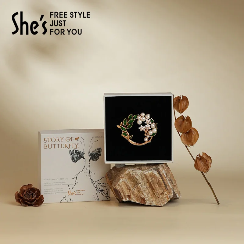 

Handmade Oil Dripping Gardenia Brooch With A Sense Of Luxury Fashion Corsage High Grade Accessory Give To Mom Give To Friends