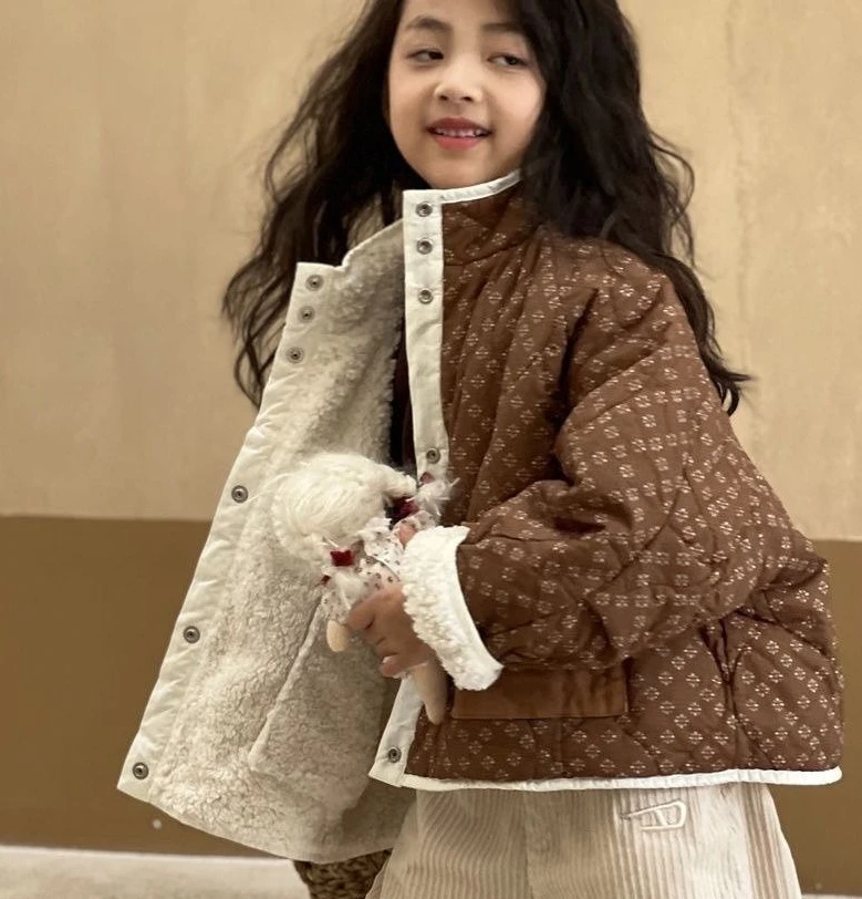 سترة شيربا جديدة للفتيات لعام 2025 معطف سميك من القطيفة مطبوع عليه زهور لخريف/شتاء ملابس خارجية للأطفال على الوجهين #6