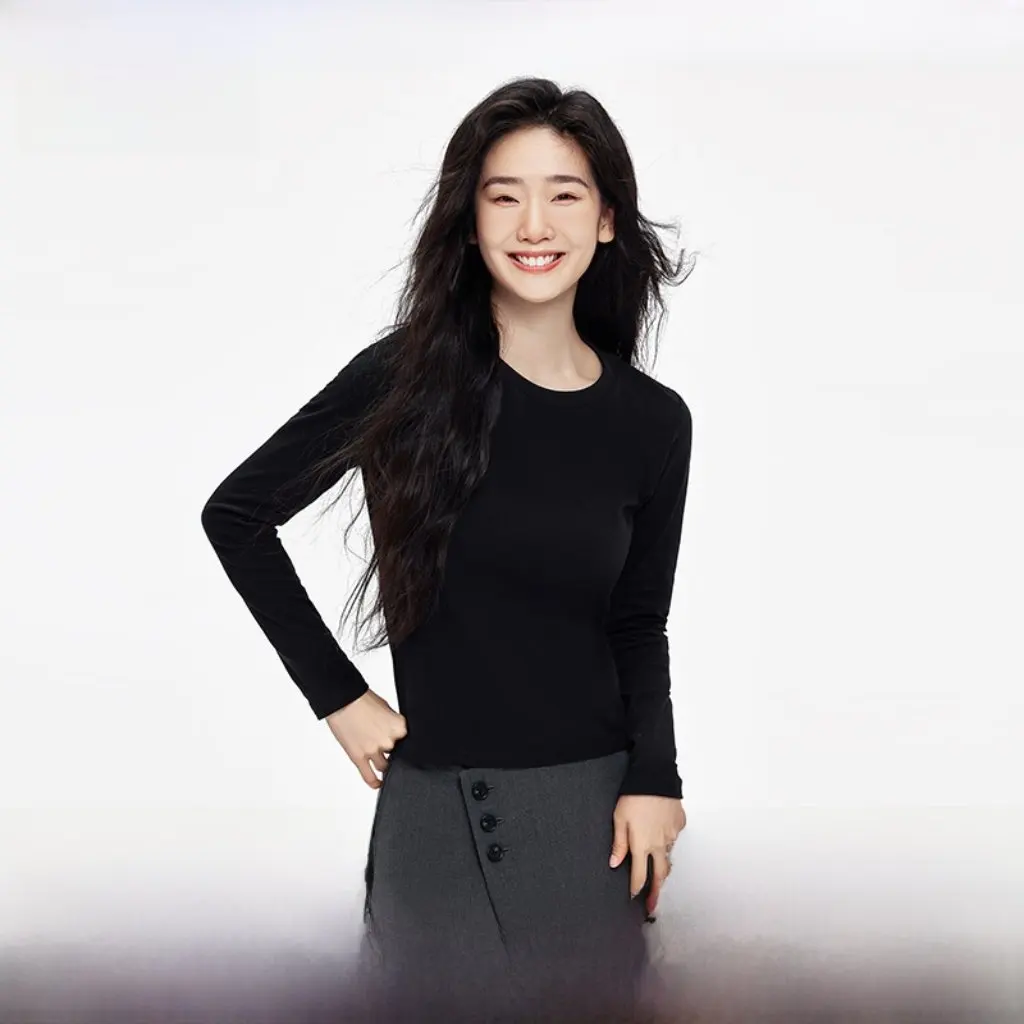 

American Hot Girl Slim Fit Long Sleeve T-Shirt for Women Cotton Aesthetic New Spring Summer Layering Outerwear Style