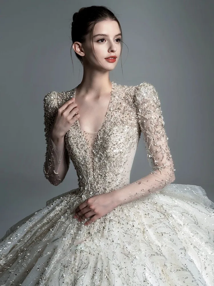 

A new long-sleeved collar heavy-duty luxurious and high-quality dress with large tail main fabric for figure