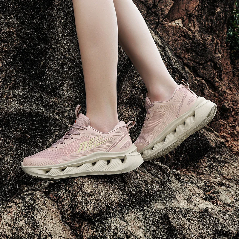 2025 New Sneakers Designer Outdoor Jogging Shoes Unisex Mens Womens Luxury Brand Trail Running Shoes Couple