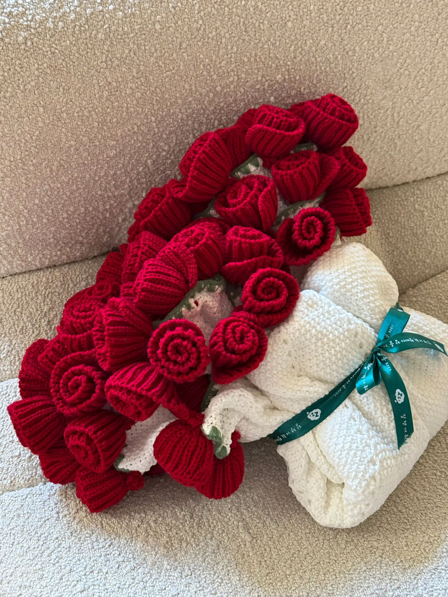 

Вязаное одеяло ручной работы с 3D-розами, многофункциональное покрывало для дивана, теплое, на все сезоны, современное, простое, стильное, подарок