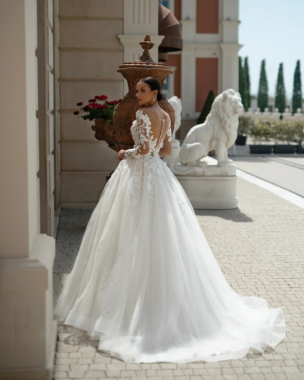 فستان زفاف فاخر بأكمام طويلة ورقبة على شكل V على شكل حرف a مزين بالدانتيل فستان عروس رسمي 2025 فستان زفاف فيستدو دي نويفا مخصص