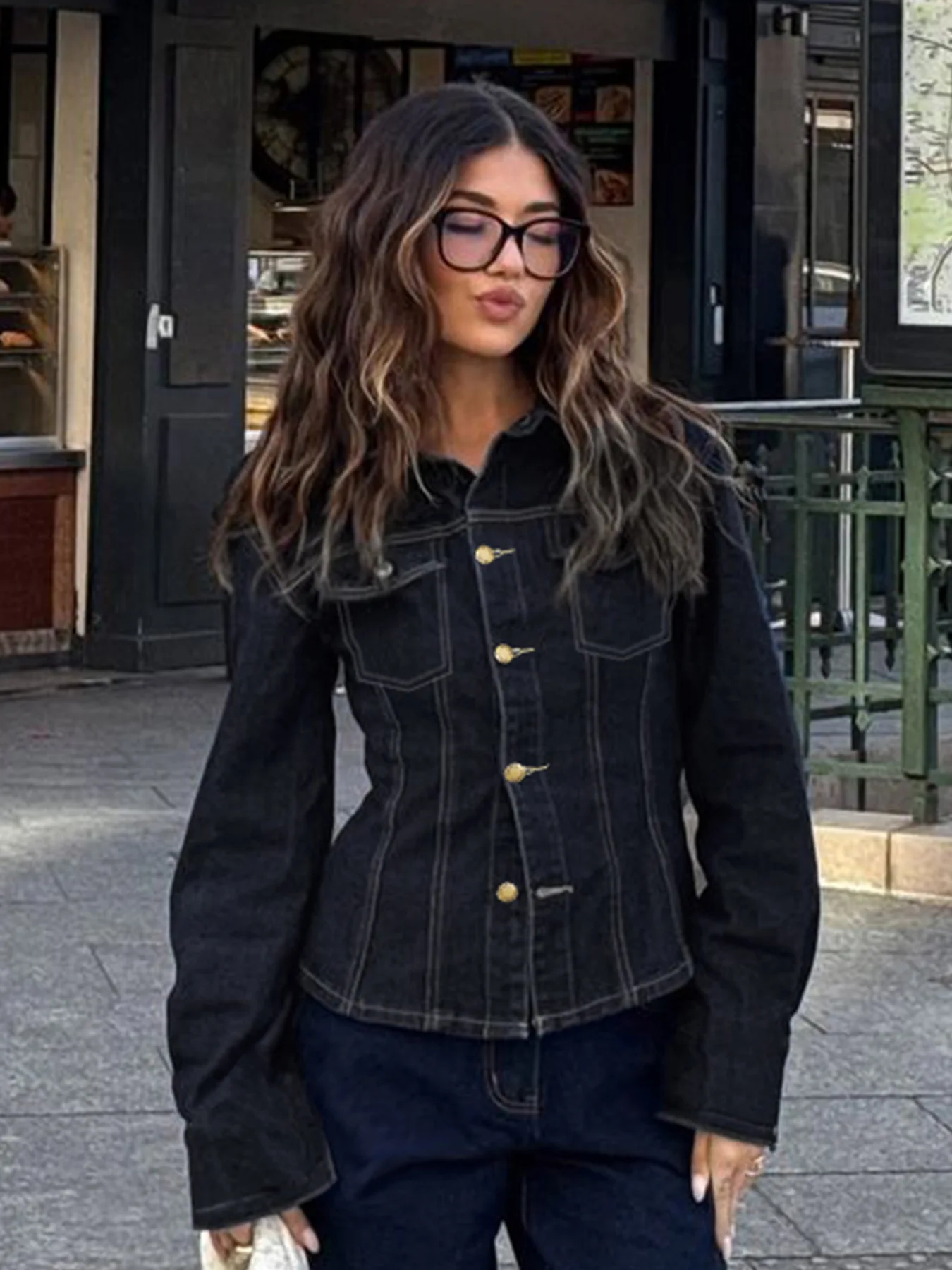

Retro Washed Denim Shirt Jacket for Women Long Sleeve Casual Top with Split And Spliced Design to Highlight Waistline