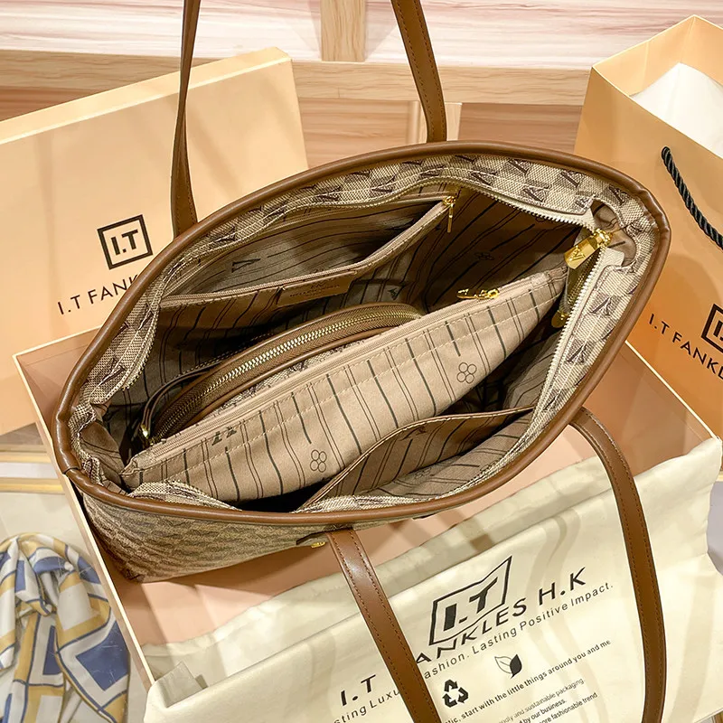 

2026 Winter New Hong Kong Style Cowhide Tote Bag, High-end Large Capacity Leather Women Bag, Casual Single Shoulder Mommy Bag