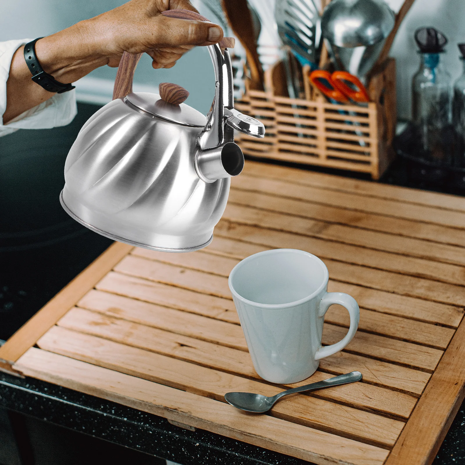 

1pc Whistling Tea Kettle Large Capacity Stainless Steel Water Boiling Pot For Gas Stove Induction Cooker Kitchen Gadget