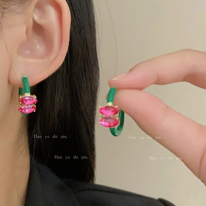 Green French Retro Contrast Color C-shaped Earrings Luxury Design Elegant Style Jewelry Accessories Gift