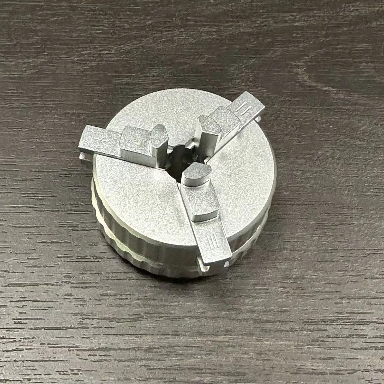 High-Precision Aluminum Three-Jaw Vise Chuck Mini Bench Clamp for Drilling Watch Repair & Model Crafting Multiple Specifications