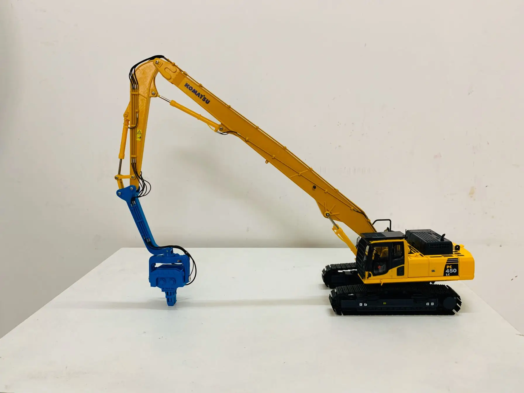 

1:50 PC450LC Pile Driver Excavator Construction Long Arm Crane Collecting gifts for boys' birthdays, scene decoration