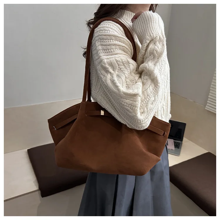 Umhängetasche aus Wildlederimitat für Damen, modisch, Pendler-Einkaufstasche, lässig, Unterarm-Eimer-Geldbörse, Herbst, täglich, Luxus-Handtasche – Detail 21
