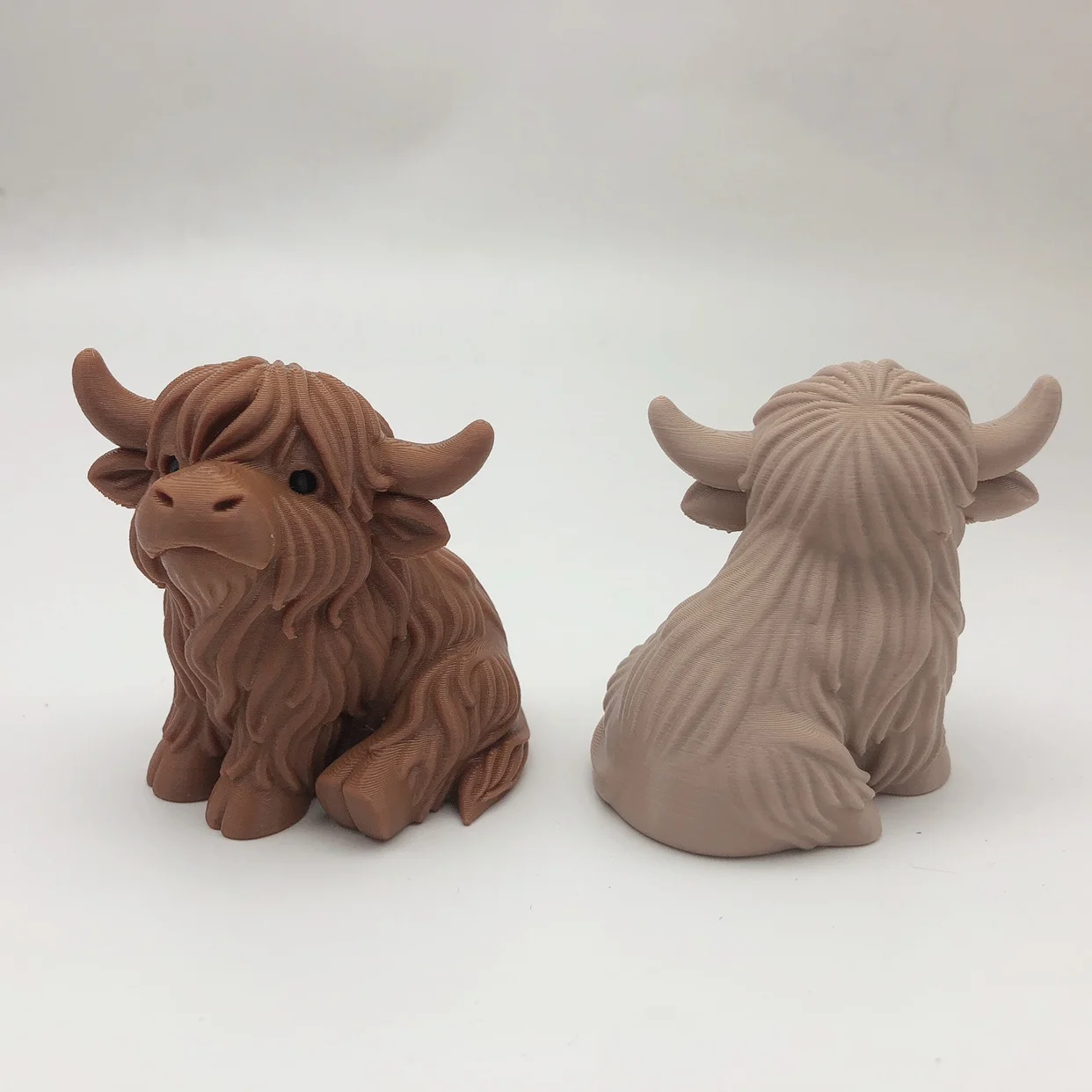 Cute 3D Printed Highland Cow Sculpture Mini Fluffy Yak Figurine Rustic Farm Animal Decor for Desk Shelf Housewarming Gift