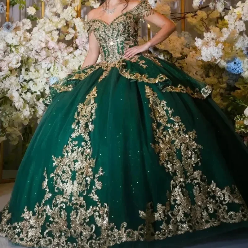 Vestido De quinceañera verde esmeralda con borlas, hombros descubiertos, apliques dorados, corsé con cordones, 15 años