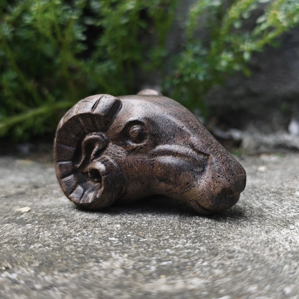 Hand-Carved Wooden Sheep Head Figurine, Ethnic Style, New Chinese Style. Suitable for Housewarming Gifts, Interior Decorations, Home Decor, Bedroom, Centerpiece Decoration, New Year Gifts, Birthday Gifts, Study Room