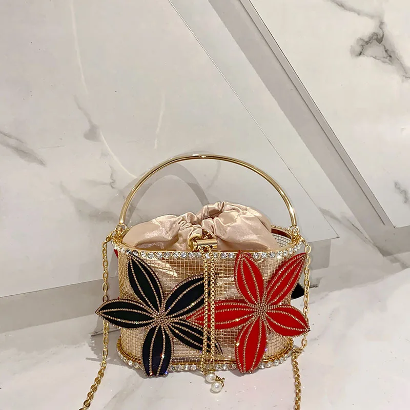 

Metallic Hollow Out Evening Bags For Women Luxury Chain Diamond Bucket Bag Party Wedding Dinner Clutch Ladies Purse Handbags