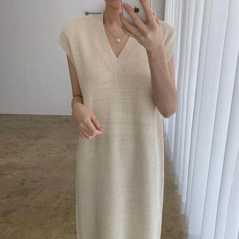 فستان صيفي أنيق برقبة على شكل حرف V بدون أكمام محبوك للنساء فستان طويل فضفاض غير رسمي بلون سادة نمط سترة موضة كورية