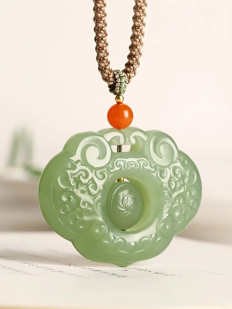 

The Real Hetian Jade Ruyi Lock Pendant P0009