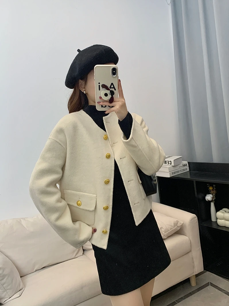 

White Double-Faced Woolen Short Coat with Golden Buttons Small Size Fashionable Commute Style round Neck Pullover Jacket