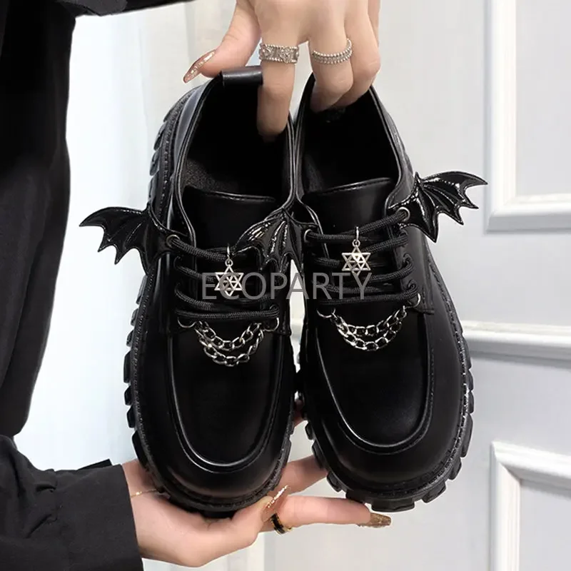 Nowe metalowe łańcuszki Lolita gotyckie buty damskie 2023 letnie skórzane czółenka damskie japońskie mundurki szkolne okrągłe