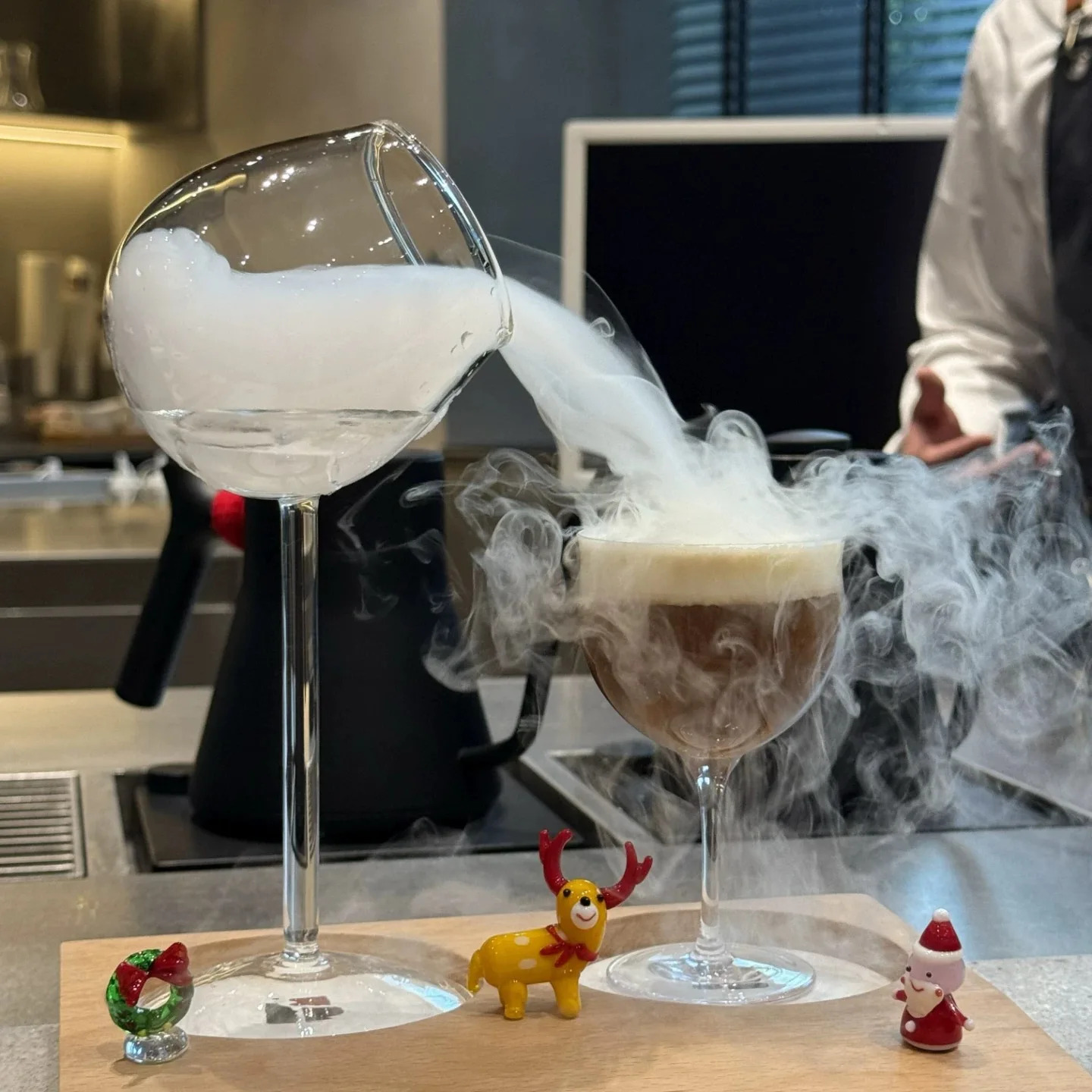 Innovative Inclined  Cocktail Cup Dry Ice Pea Smoke Creative Bar Glass Molecular Mixology Coffee Cup Unique Drinkware