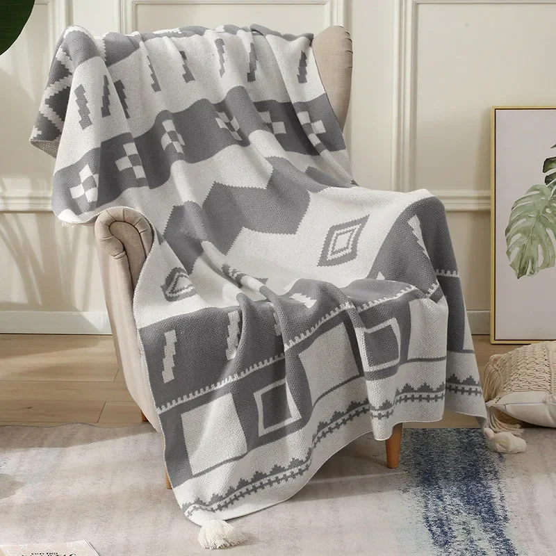 

Deer Velvet Blanket Office Multifunctional Blanket Shawl Four Seasons Air Conditioning Blanket