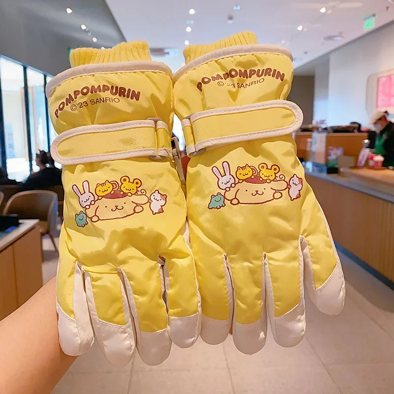 MiniSO Sanrio ถุงมือสกีเด็ก Hello Kitty Cinnamoroll Pom Pom Purin Kawaii อะนิเมะห้านิ้วถุงมือกีฬากลางแจ้งของขวัญ