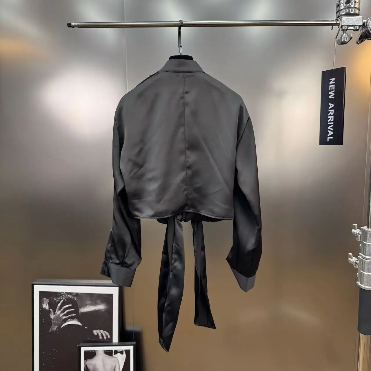 قميص فرنسي عتيق بقصة ضيقة لخريف 2025 قميص نسائي أنيق ملابس الشارع