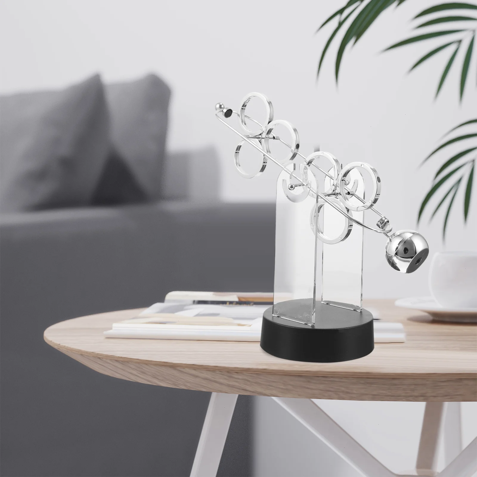 1pc オーナメント プレミアム サイエンス デスクトップ 永久運動装置 ホーム オフィス デコレーション 物理的バランスボール