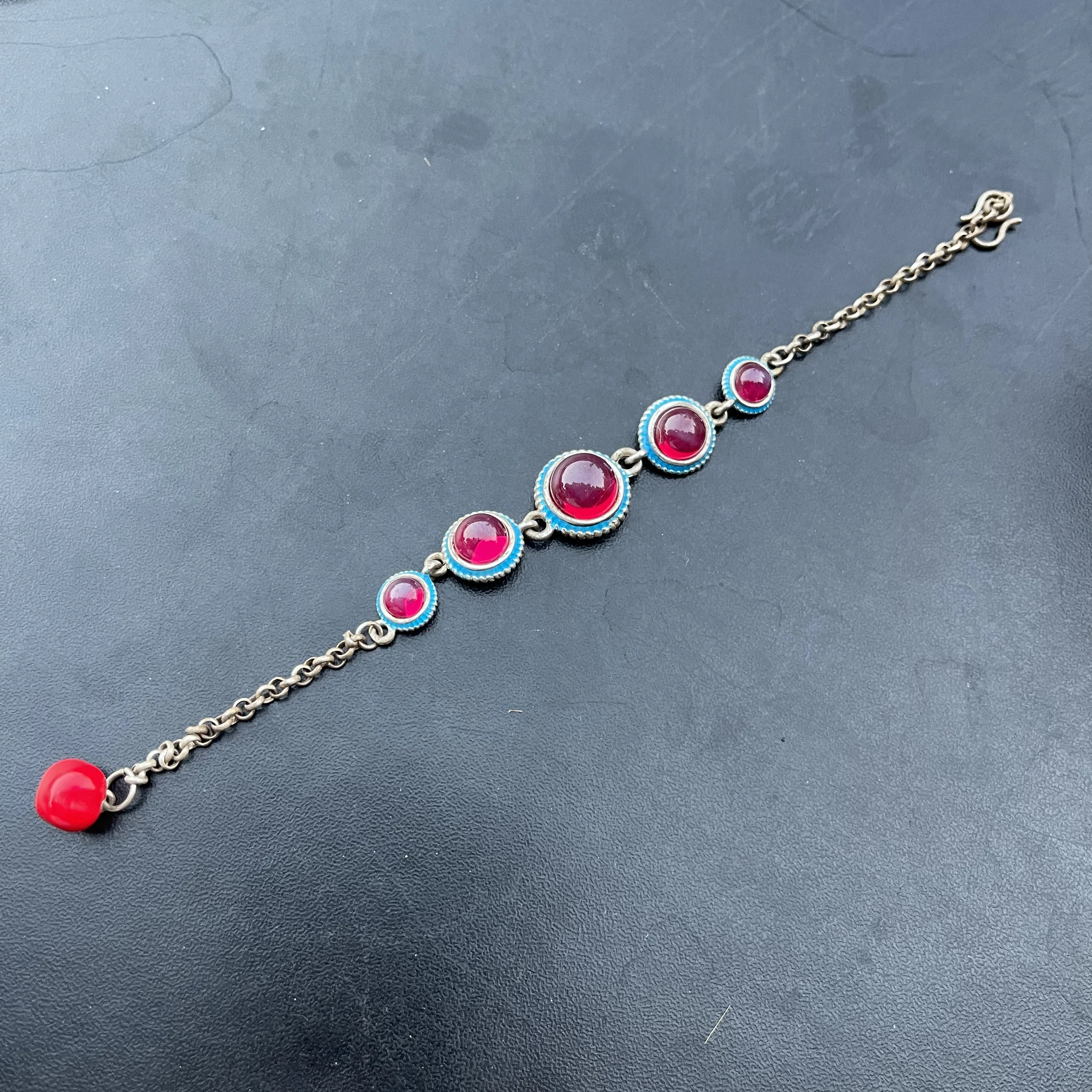 Women Vintage Enamel Flower Link Bracelet, Antique Silver‑Tone Simulated Red Round Cabochon Gem Retro Bohemian Ethnic Handmade P