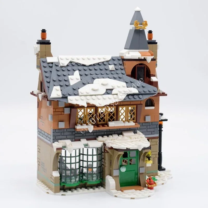 691PCS Winter Village Old Inn MOC Creative street view Model Custom Puzzles Architecture DIY Education Assembly Model Toys Gif